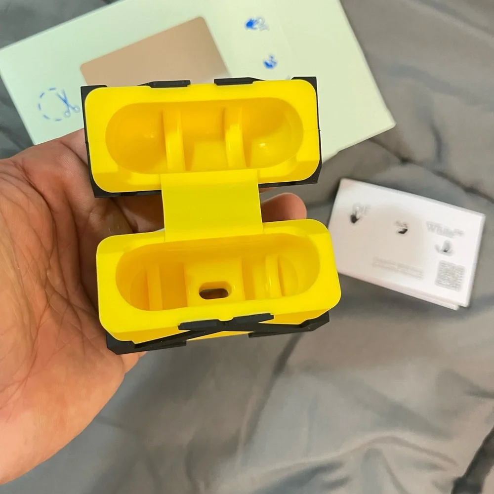 OFF-WHITE AIR POD CASE